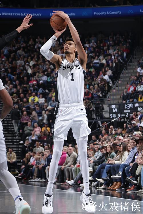 查克|马刺观察：文班回归助球队冲击NBA杯决赛